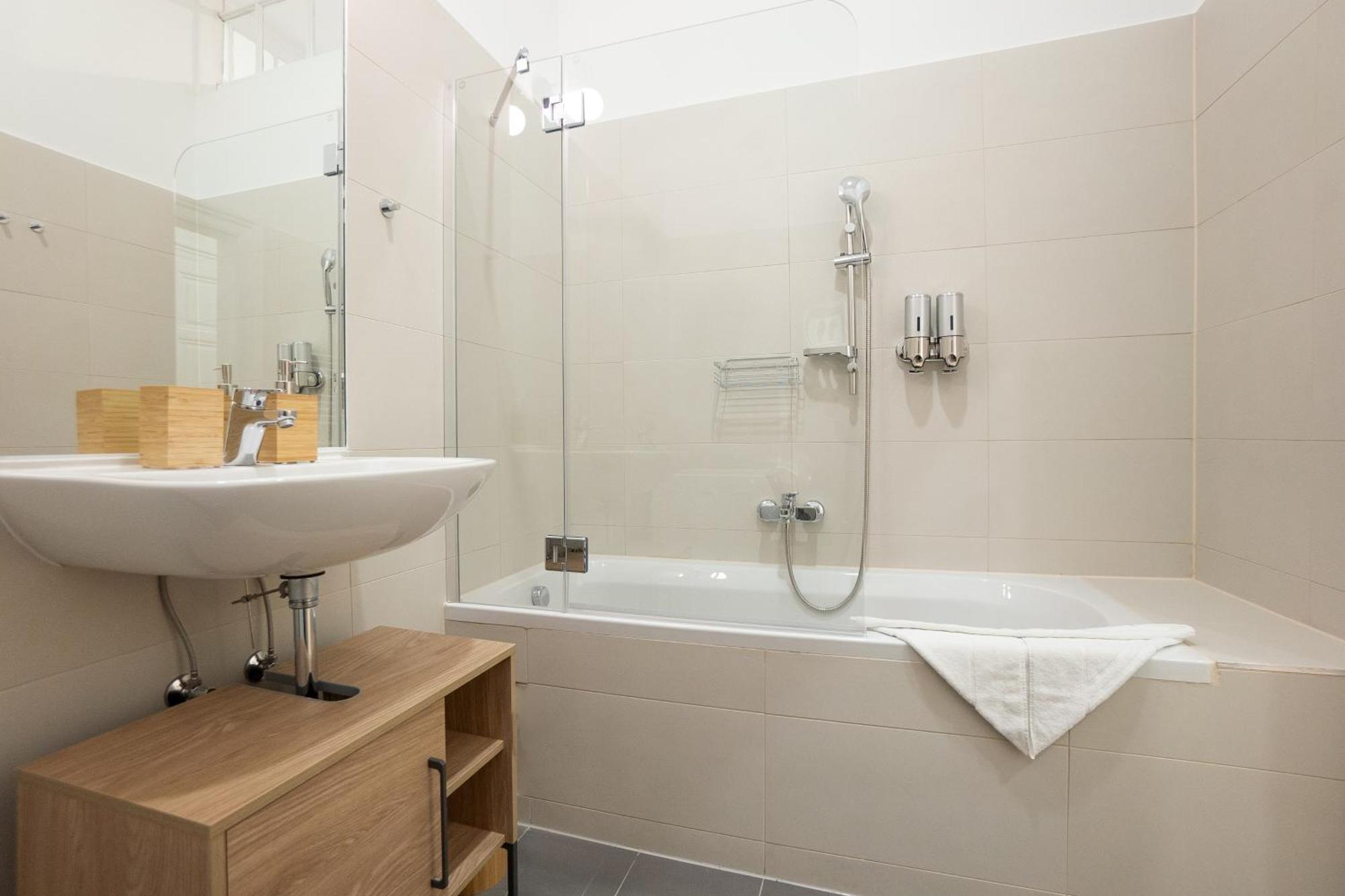 Spacious 110М2 Flat In The City Center Відень Екстер'єр фото