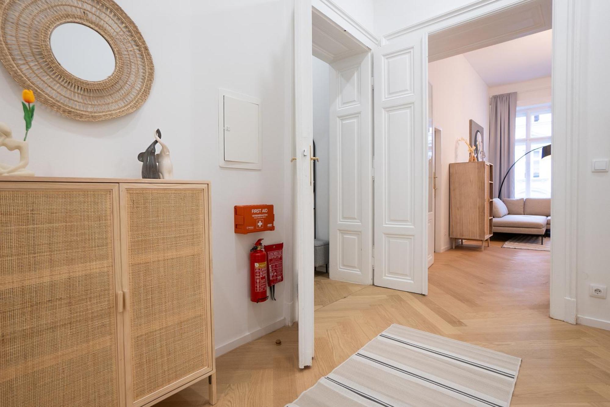Spacious 110М2 Flat In The City Center Відень Екстер'єр фото